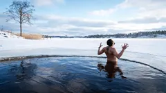 A água fria como teste de resistência para o corpo: benefícios e riscos inesperados