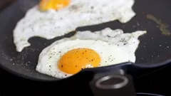 Por que é que os seus ovos estrelados nunca ficam perfeitos — os 3 principais erros