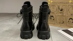 Para que serve a presilha na parte de trás das botas — e como ela protege os seus pés