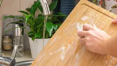 Como eliminar os micróbios da tábua de cortar com um remédio caseiro simples